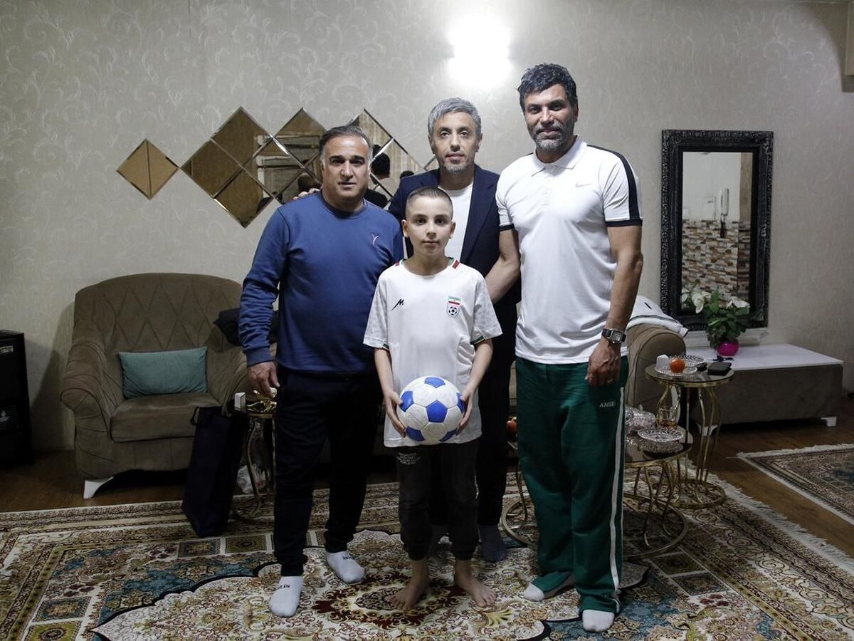 دیدار مدیر و مربیان پیکان با نوجوان فوتبالیست مبارز