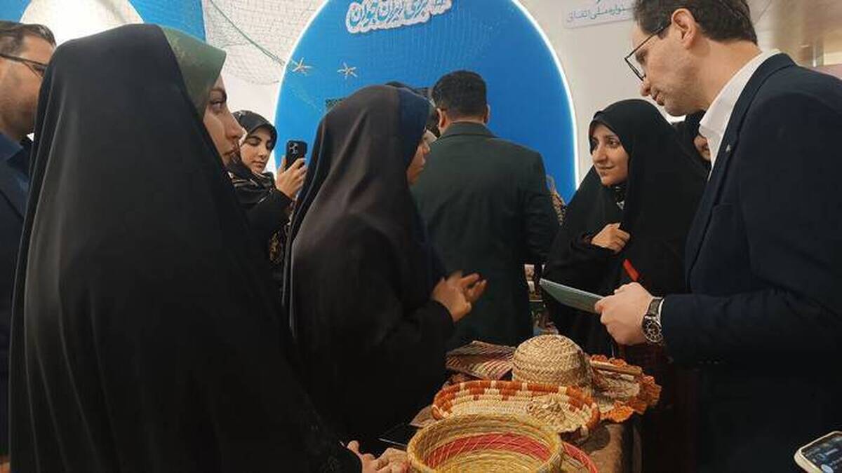 بازدید معاون زنان رئیسجمهور از نمایشگاه دستاوردهای سازمانهای مردمنهاد در تبریز