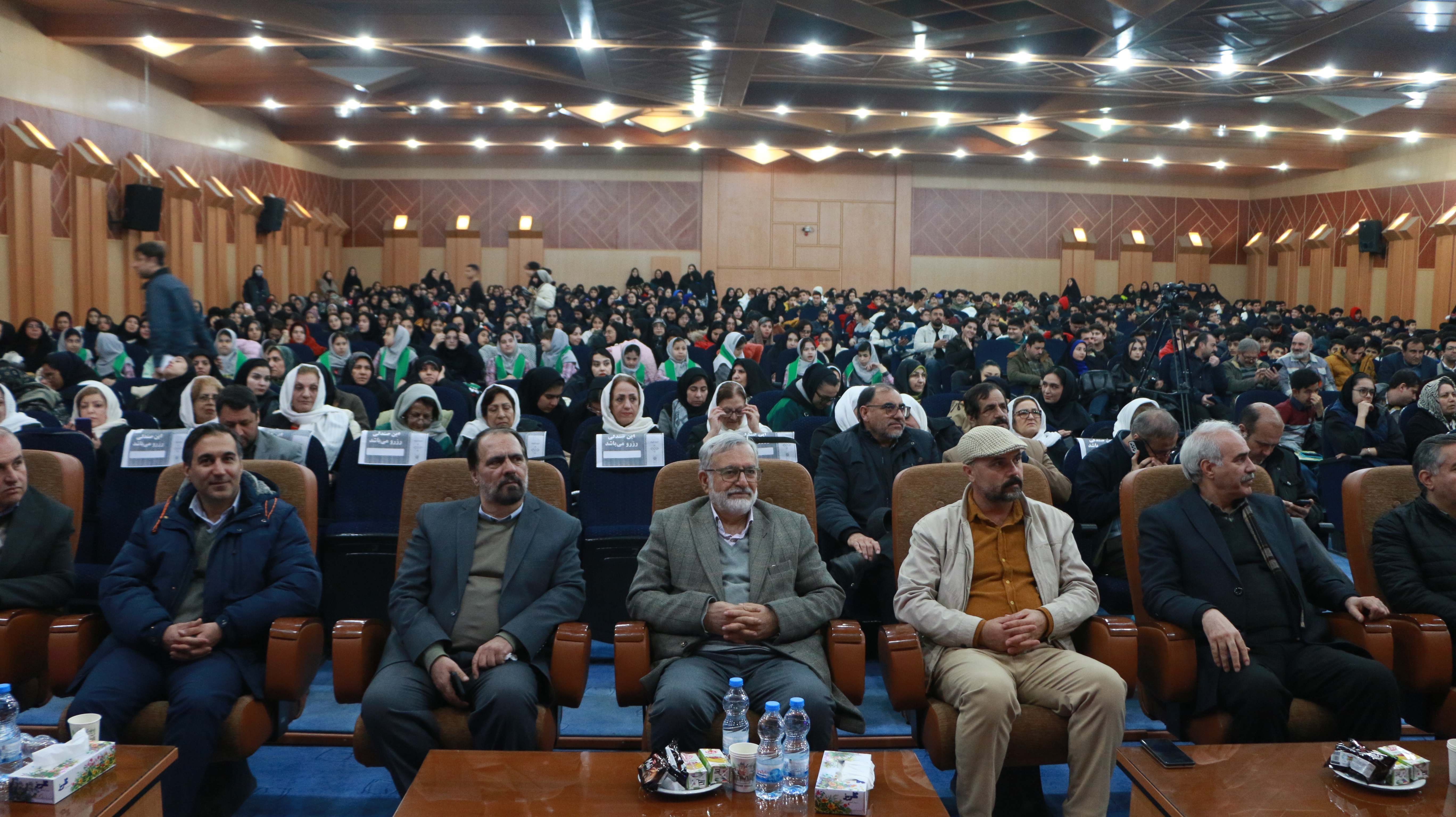 از کتاب تا هنر؛ راههای نوین انتقال فرهنگ دینی به نسل جوان در عصر دیجیتال از کتاب تا هنر؛ راههای نوین انتقال فرهنگ دینی به نسل جوان در عصر دیجیتال