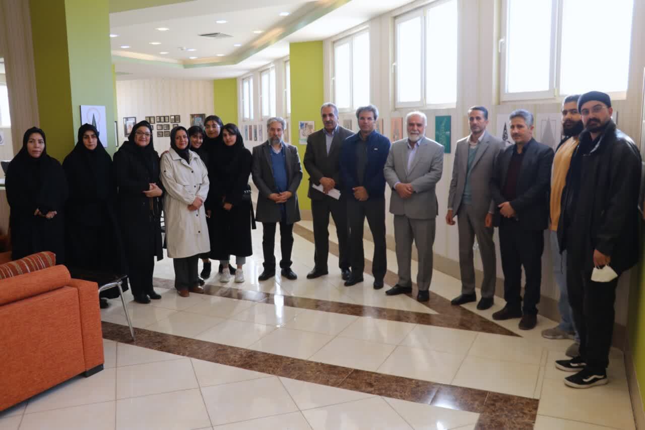 هنر به مثابه روایت؛ خوانشی از حماسه شهدای کرمان در نمایشگاه «جوانه سرو» هنر به مثابه روایت؛ خوانشی از حماسه شهدای کرمان در نمایشگاه «جوانه سرو»