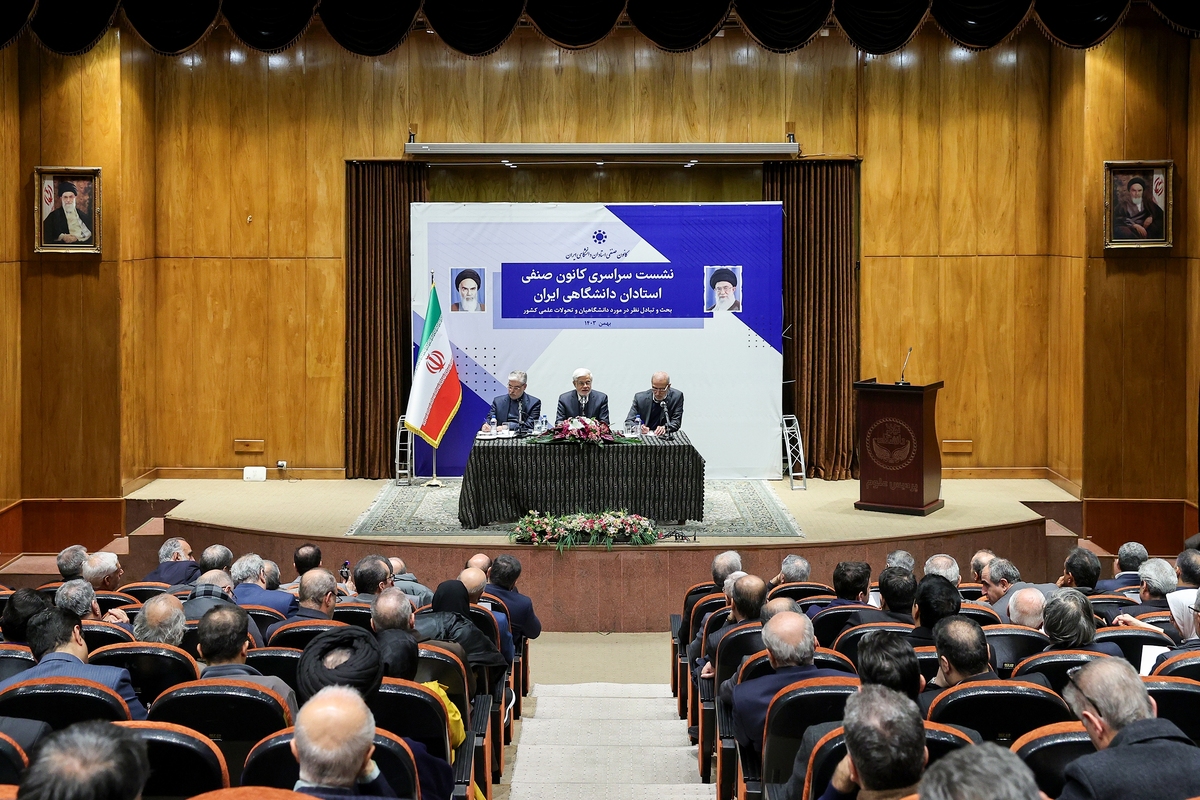 عارف: مشکلات کشور از طریق بهرهگیری از نظریات اساتید دانشگاهی و نخبگان کشور حل میشود