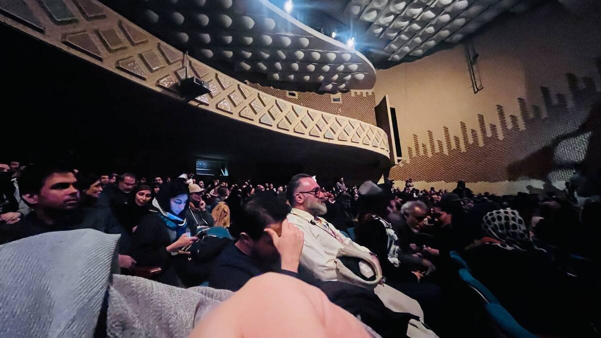 تماشاگران فجر رکورد زدند شب شلوغ تئاتر شهر برای «ذرات آشوب»
