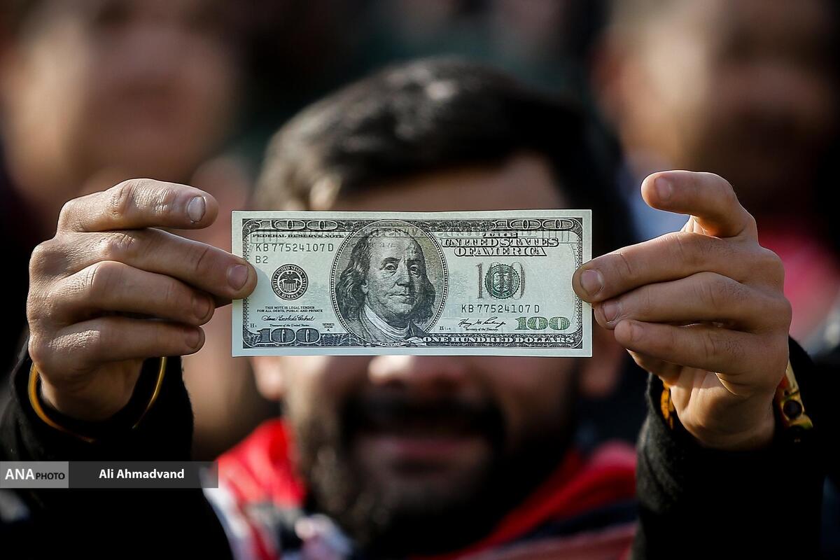 دود، دلارهای فیک،سنگ پرانی و فحاشی های زشت و دیگر هیچ/ بازی خسته استقلال در آغوش قوی سپید