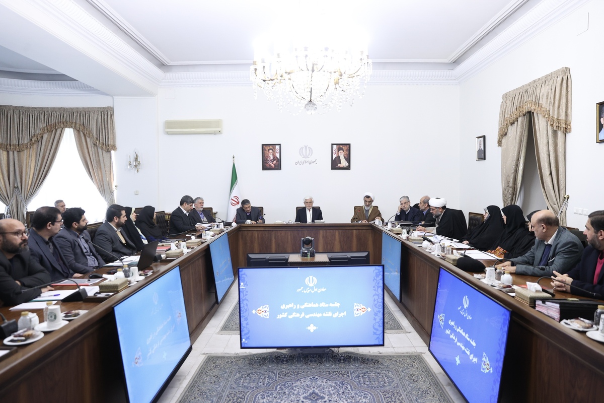 عارف: اگر در جایی اشتباه کردهایم حالا زمان آن است که اصلاح کنیم