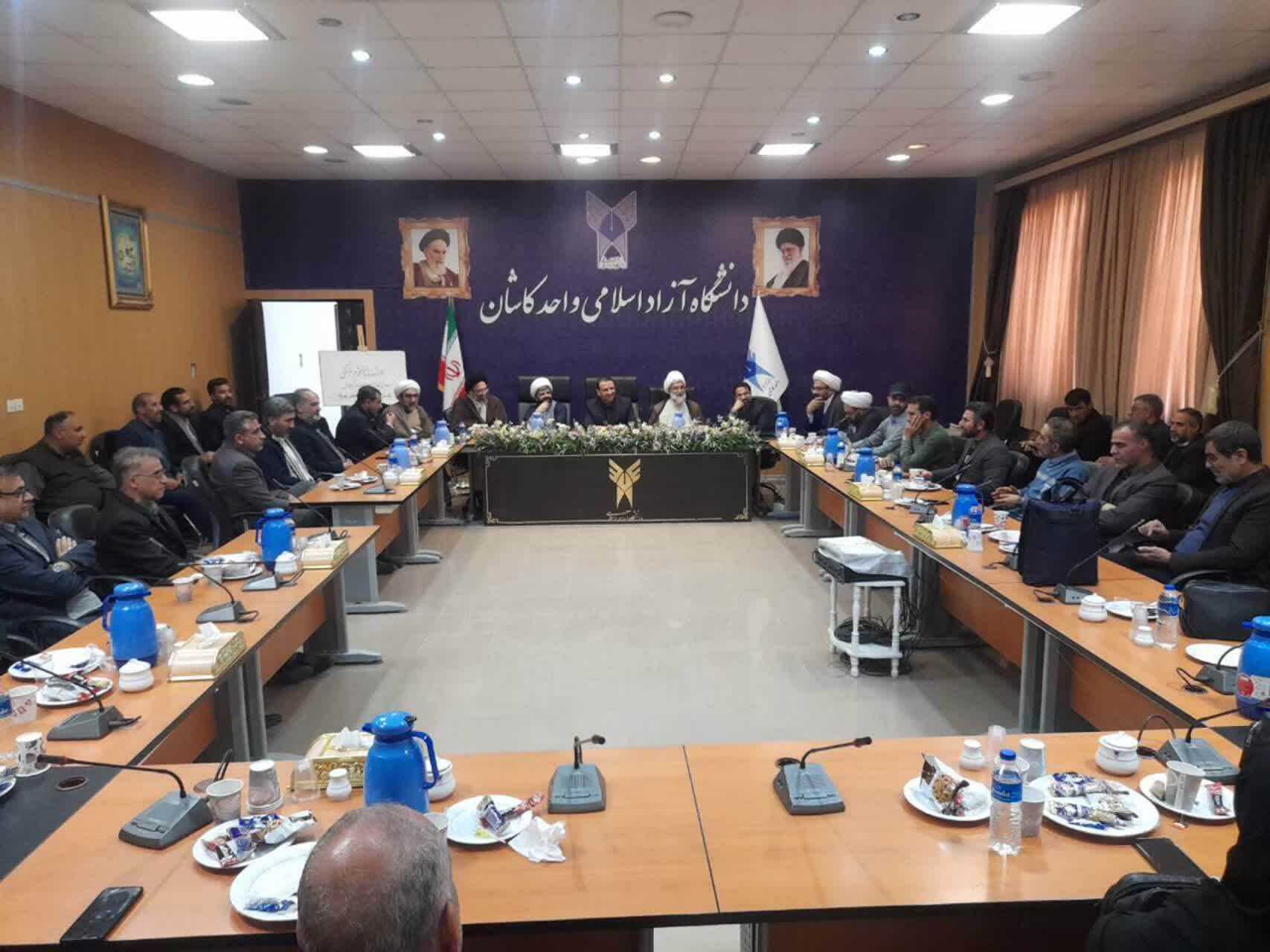 امام جمعه کاشان: نباید در رویارویی جبهه حق و باطل ناامید شد امام جمعه کاشان: نباید در رویارویی جبهه حق و باطل ناامید شد