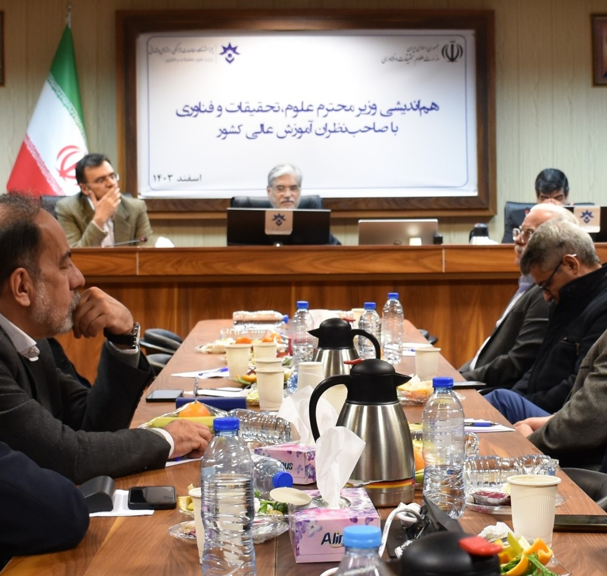 گفتوگوی صاحب نظران حوزه علوم انسانی با وزیر علوم