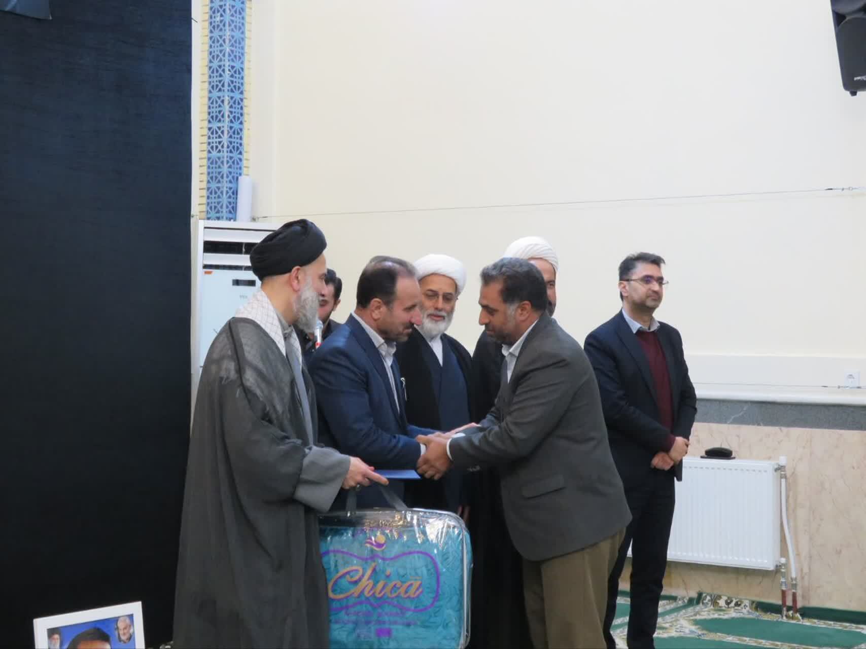 استان گلستان پیشتاز و پیشقراول در دفاع حرم و حریم است استان گلستان پیشتاز و پیشقراول در دفاع حرم و حریم است