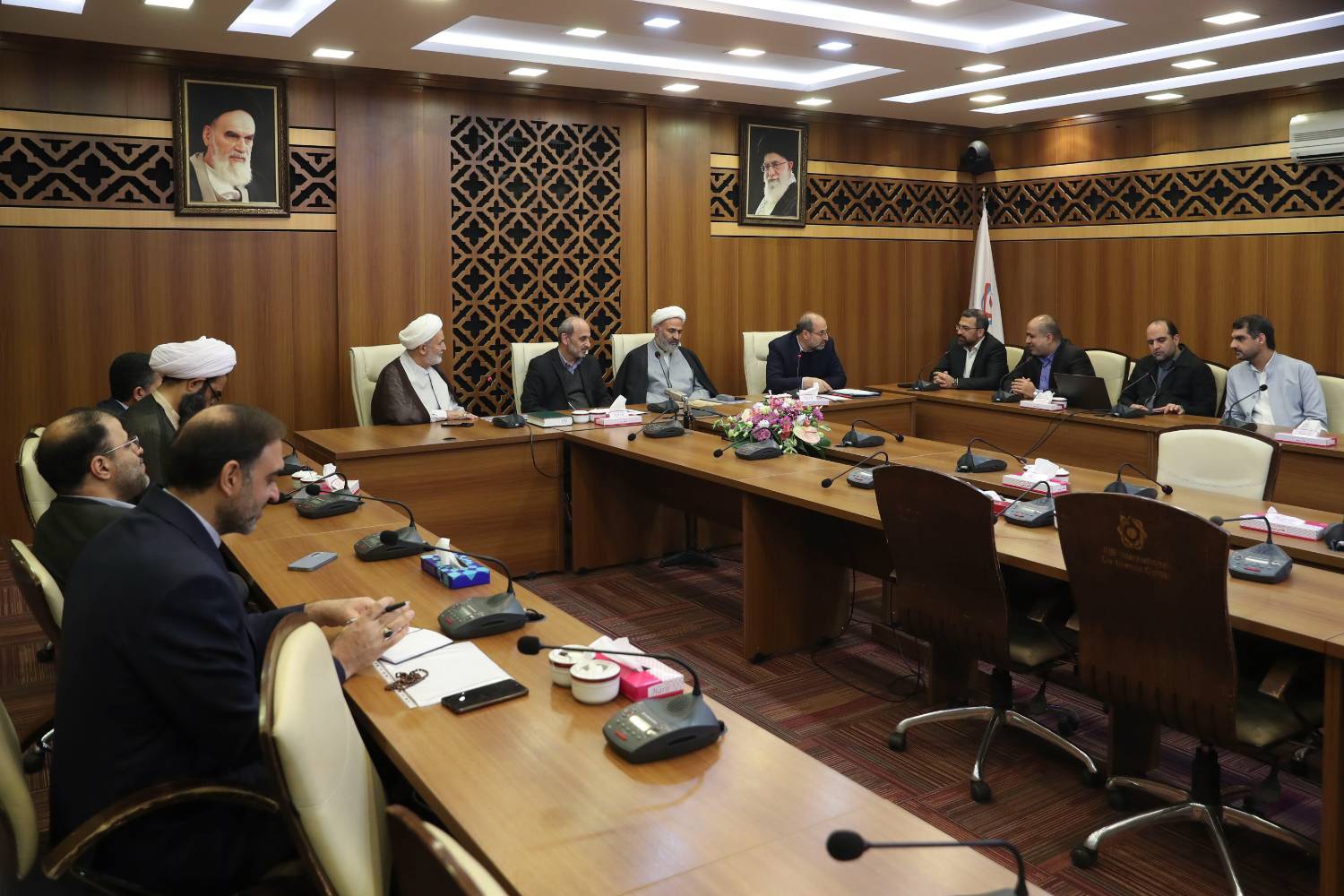 تأکید رئیس سازمان صداوسیما بر تولید سریالهای فاخر با محور مفاهیم اسلامی تأکید رئیس سازمان صداوسیما بر تولید سریالهای فاخر با محور مفاهیم اسلامی