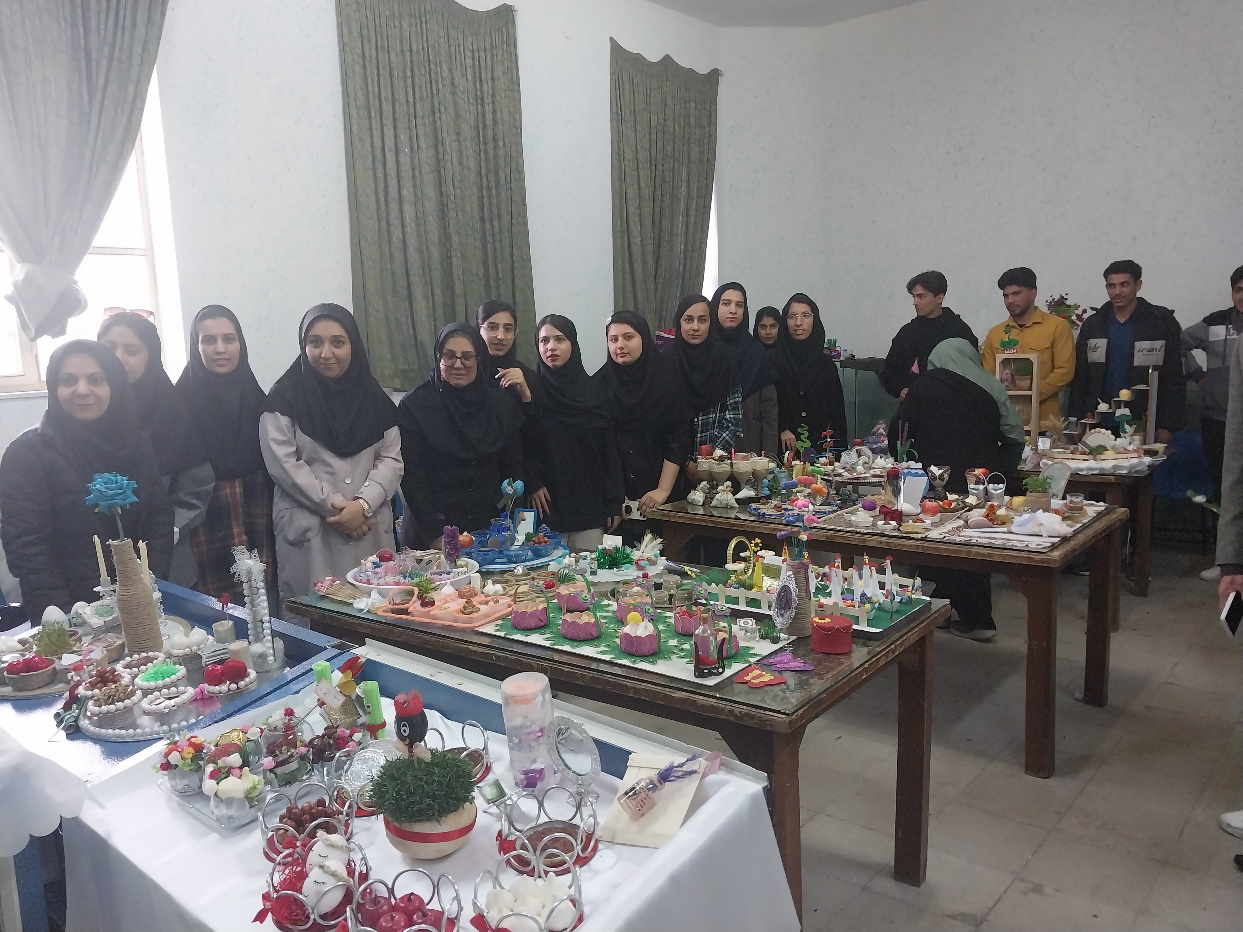 ترنم رنگها، آوای خلاقیت؛ از دستسازههای دانشجویان تا مهارتهای تفکر و هوش ترنم رنگها، آوای خلاقیت؛ از دستسازههای دانشجویان تا مهارتهای تفکر و هوش