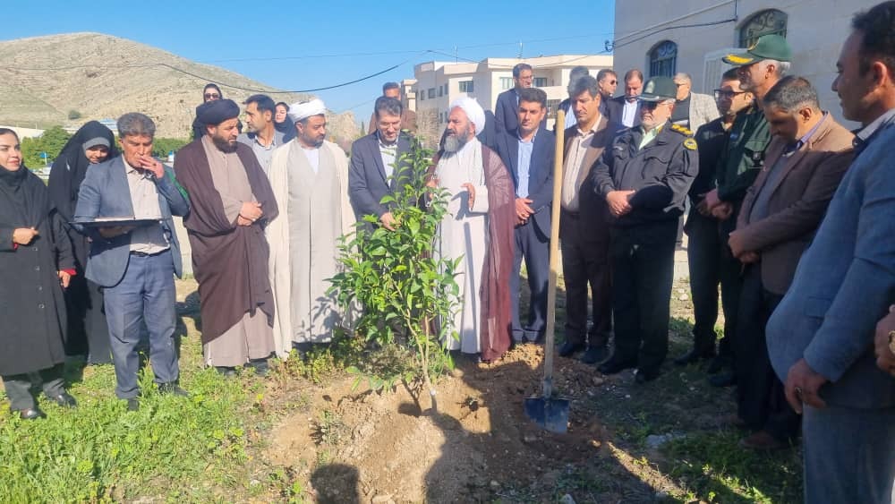 تقویت هویت ملی و فرهنگی با ساخت المان شهید در دانشگاه