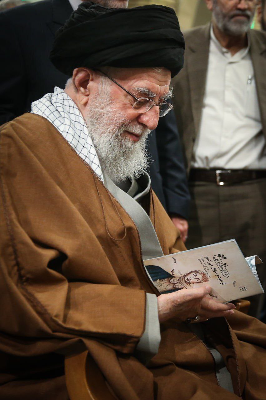 شاعران و اهالی فرهنگ و ادب فارسی افطار را مهمان رهبر انقلاب بودند