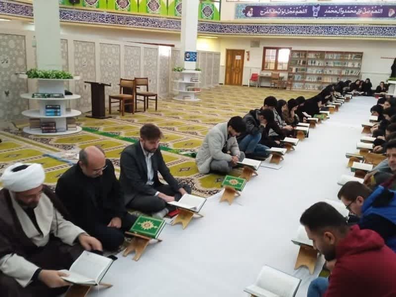 حضور ۷۰۰ نفر از دانشگاهیان دانشگاه آزاد در سلسله برنامههای محفل انس با قرآن حضور ۷۰۰ نفر از دانشگاهیان دانشگاه آزاد در سلسله برنامههای محفل انس با قرآن