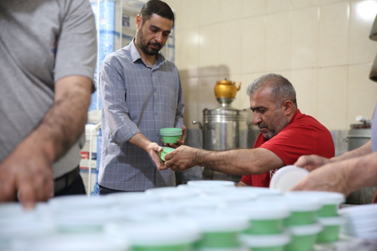 سفره&zwnj;ای به وسعت بهشت برای ایتام در منطقه محروم پایتخت