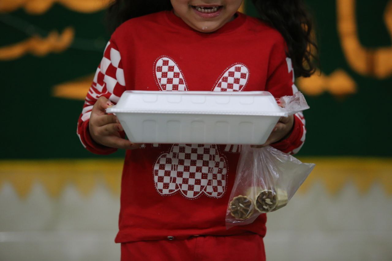 سفره&zwnj;ای به وسعت بهشت برای ایتام در منطقه محروم پایتخت