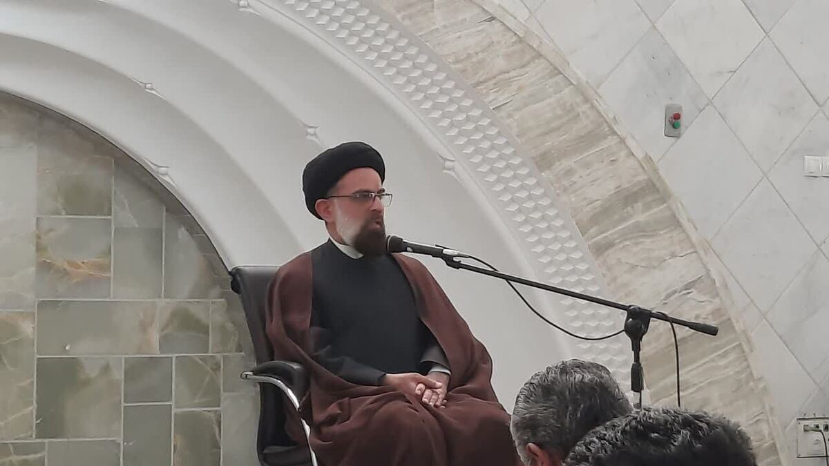 معلمان باید با خودسازی و تزکیه مأنوس باشند