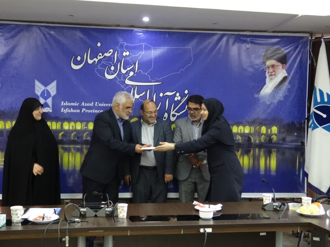 استادان در هویت&zwnj;سازی و فرهنگ&zwnj;سازی اهتمام داشته باشند