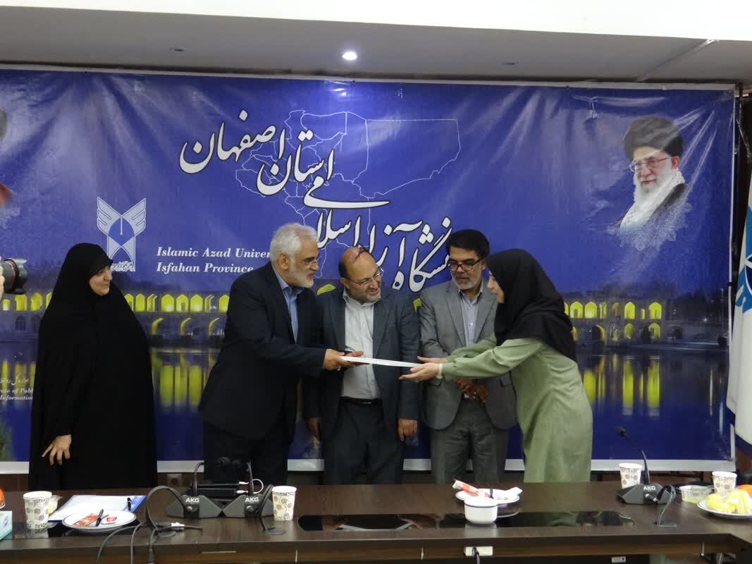 استادان در هویت&zwnj;سازی و فرهنگ&zwnj;سازی اهتمام داشته باشند