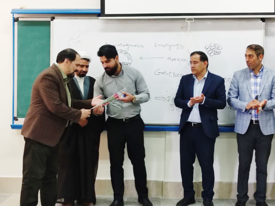 معلم اساسیترین عامل تحقق اهداف نظام تعلیم و تربیت است معلم اساسیترین عامل تحقق اهداف نظام تعلیم و تربیت است