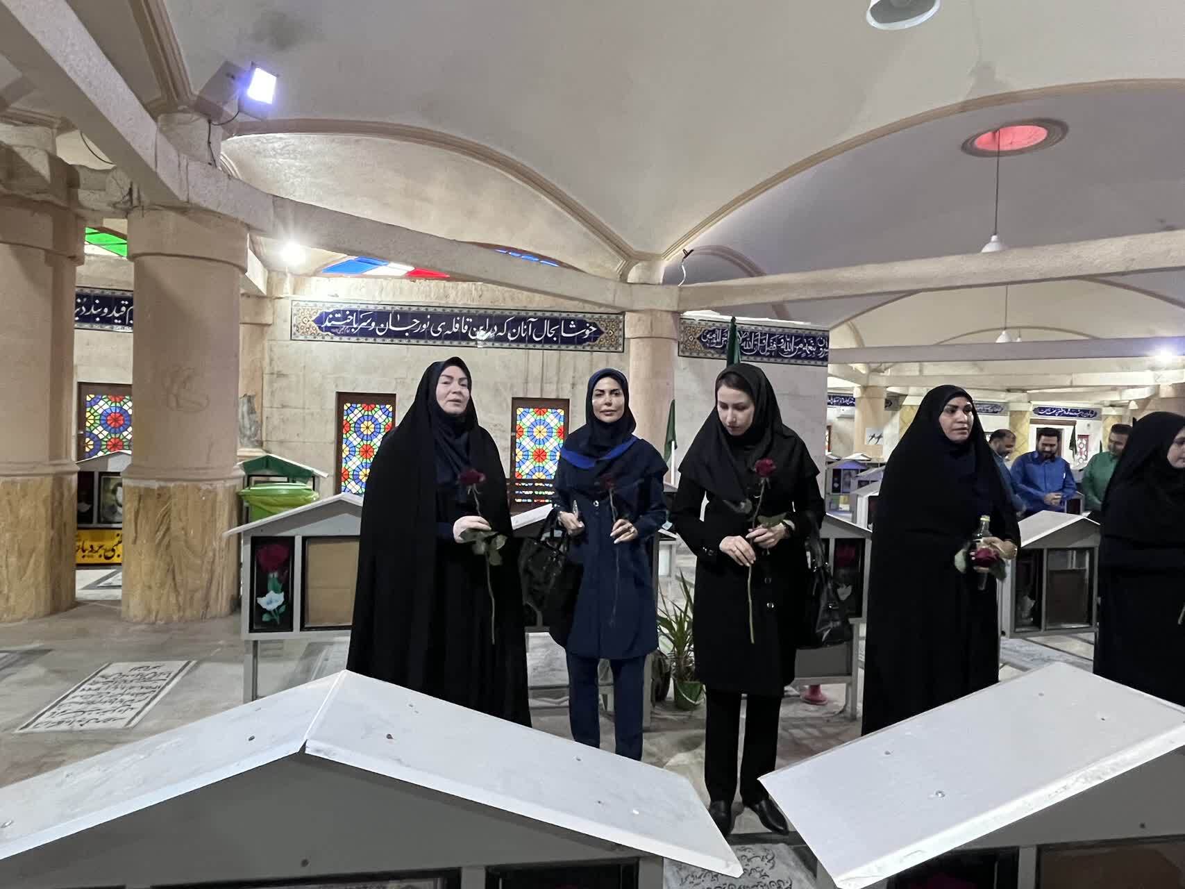 گلزار مطهر شهدای شهر بوشهر غبارروبی شد گلزار مطهر شهدای شهر بوشهر غبارروبی شد