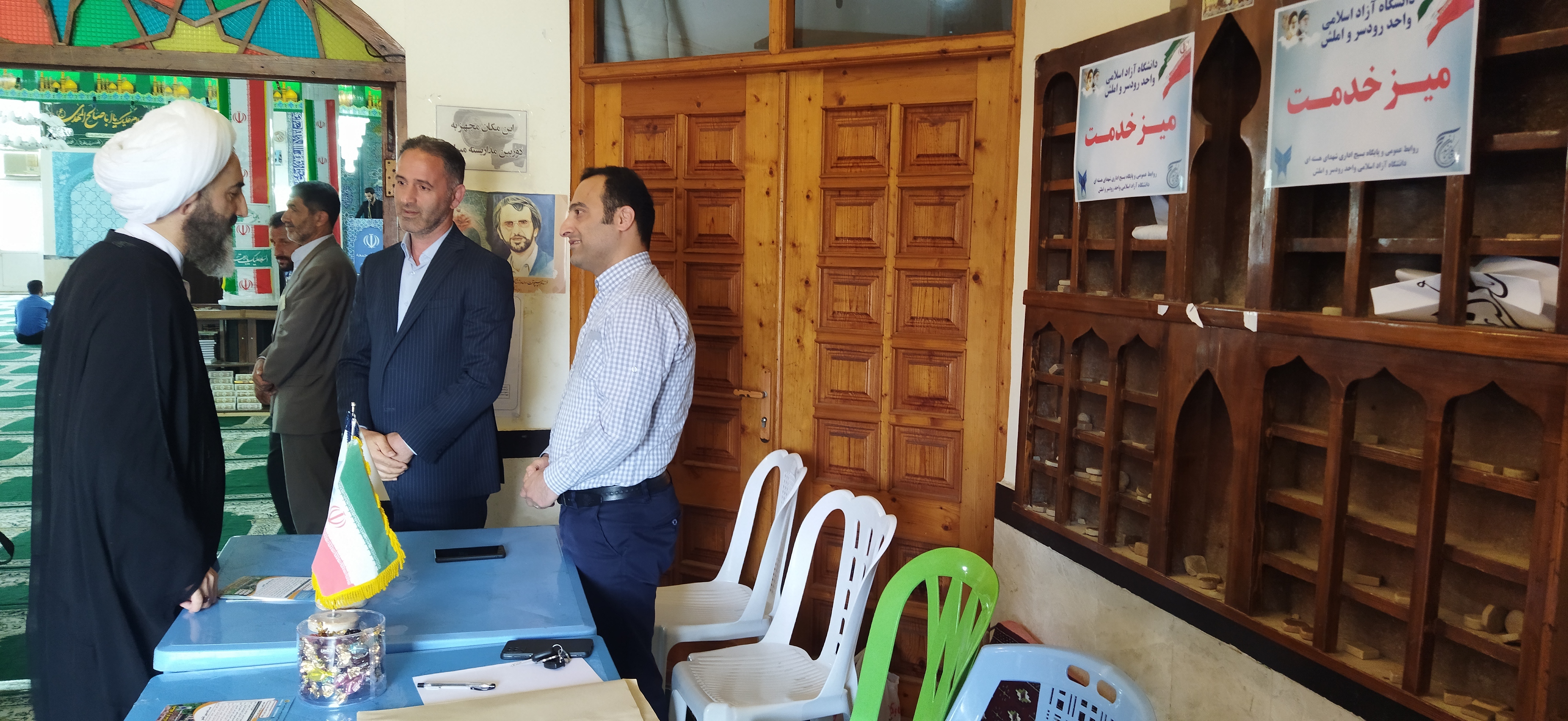 برپایی میز خدمت دانشگاه آزاد اسلامی رودسر و املش در نماز جمعه&nbsp;