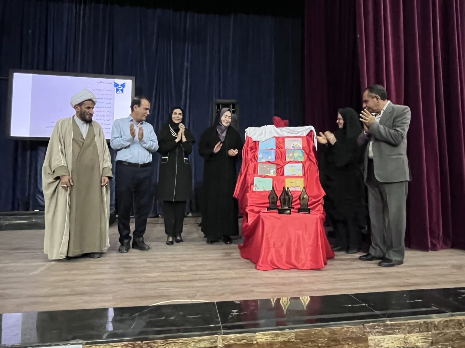 رونمایی از ۸ کتاب کودک نوشته دانشآموزان دبستان دخترانه سمای عالیشهر رونمایی از ۸ کتاب کودک نوشته دانشآموزان دبستان دخترانه سمای عالیشهر