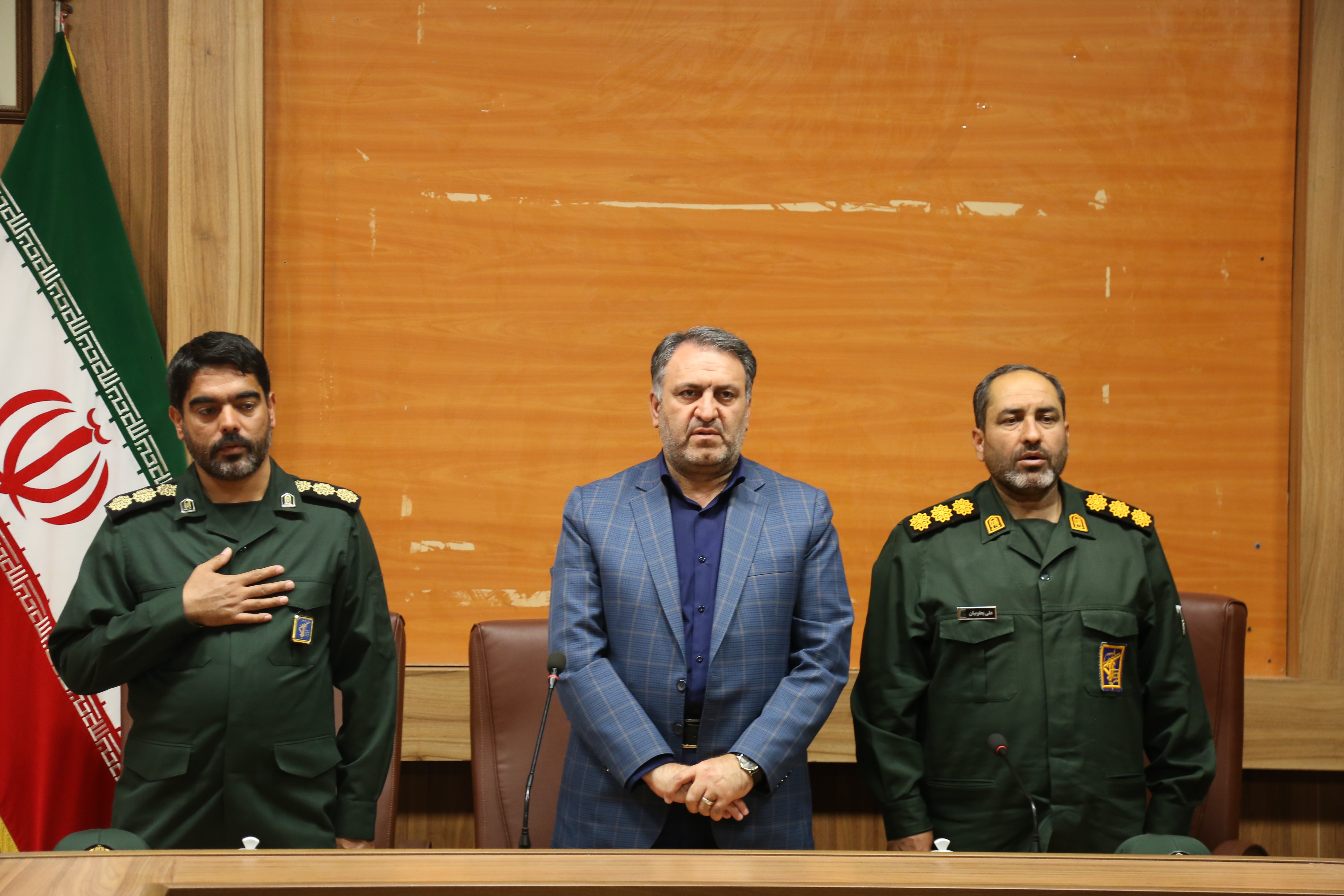 عزت جمهوری اسلامی حاصل رشادت سپاه پاسداران و نیروهای مسلح است عزت جمهوری اسلامی حاصل رشادت سپاه پاسداران و نیروهای مسلح است