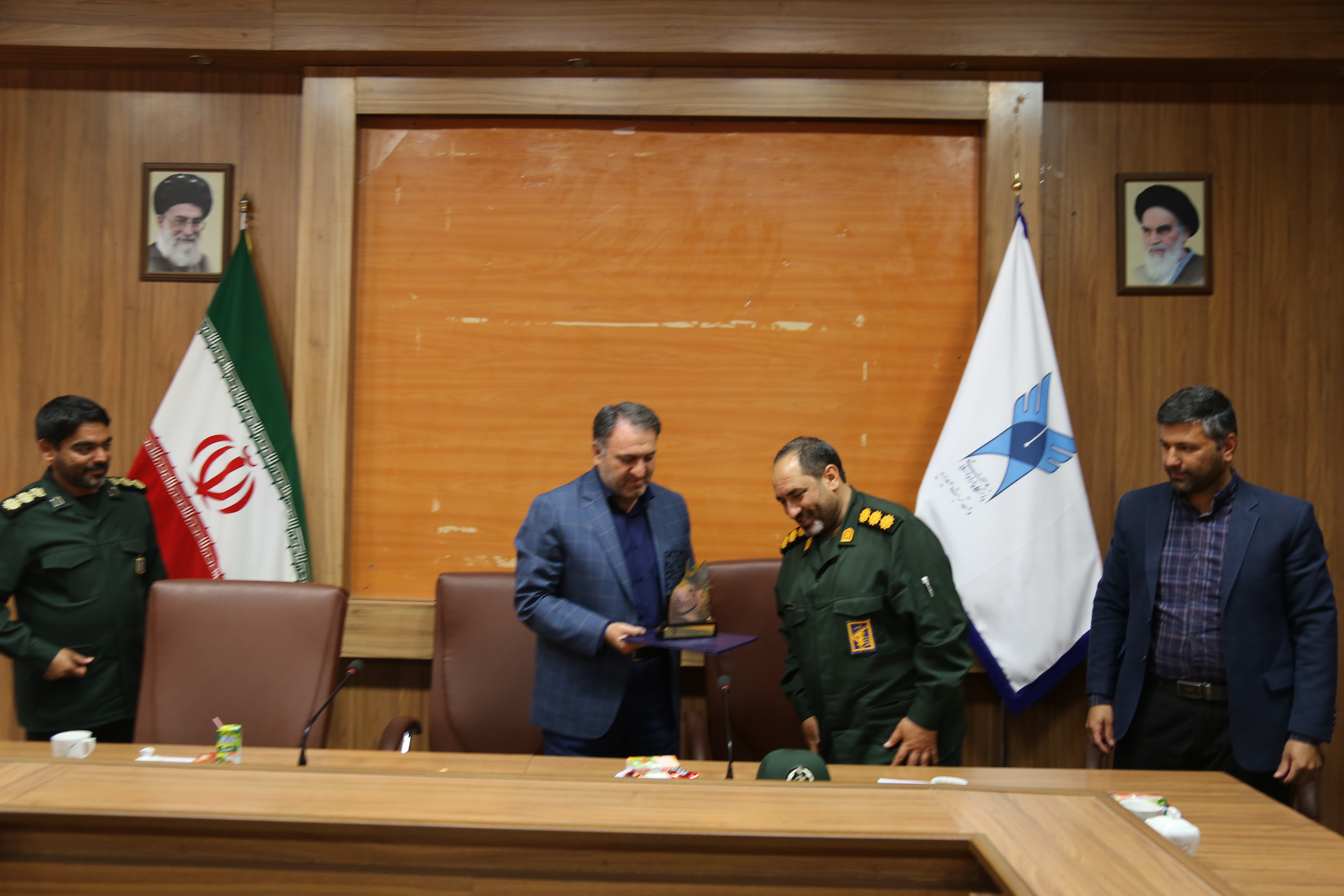 عزت جمهوری اسلامی حاصل رشادت سپاه پاسداران و نیروهای مسلح است عزت جمهوری اسلامی حاصل رشادت سپاه پاسداران و نیروهای مسلح است