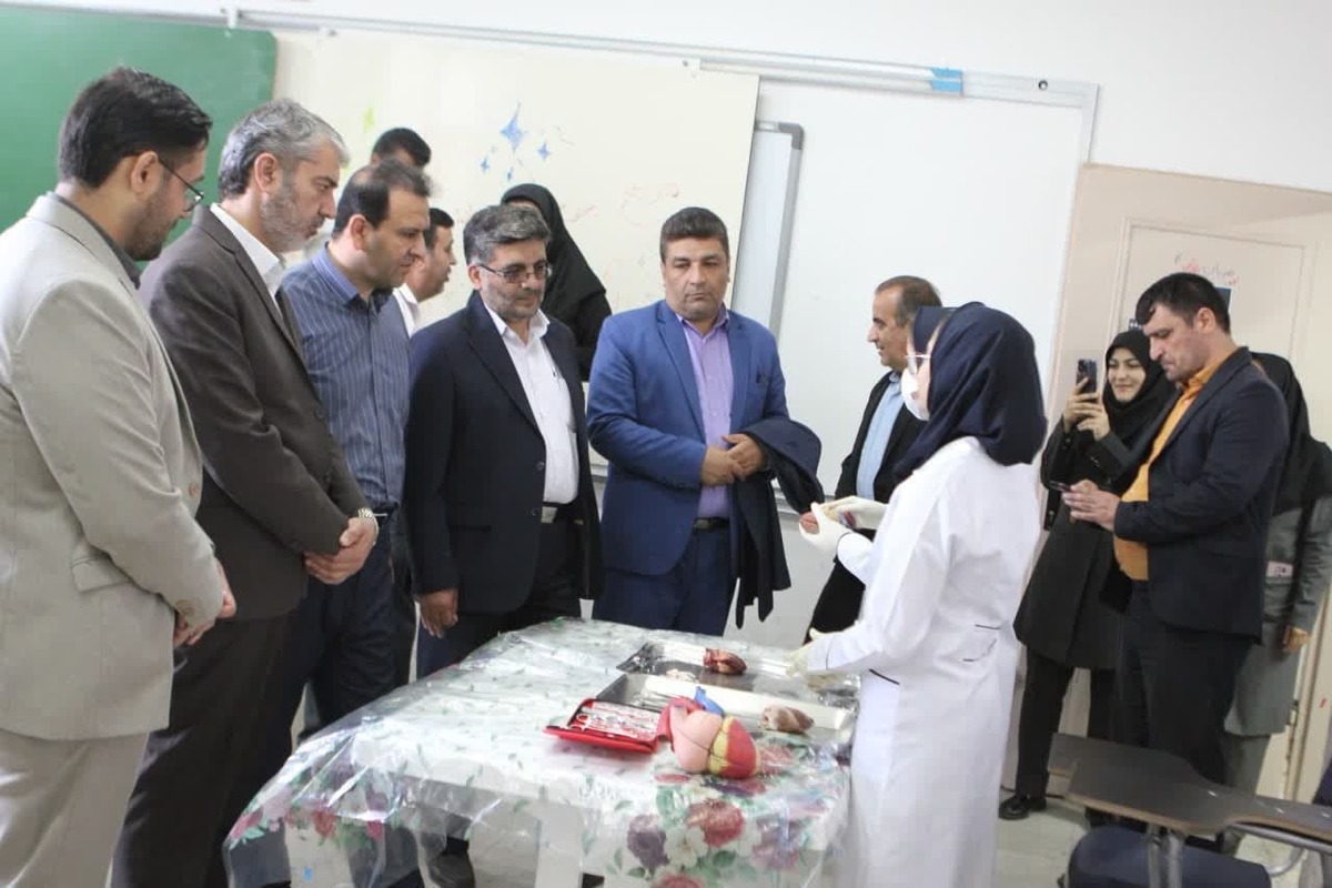 گسترش فرهنگ پژوهش در نمایشگاه هنر و خلاقیت دانشآموزان سما
