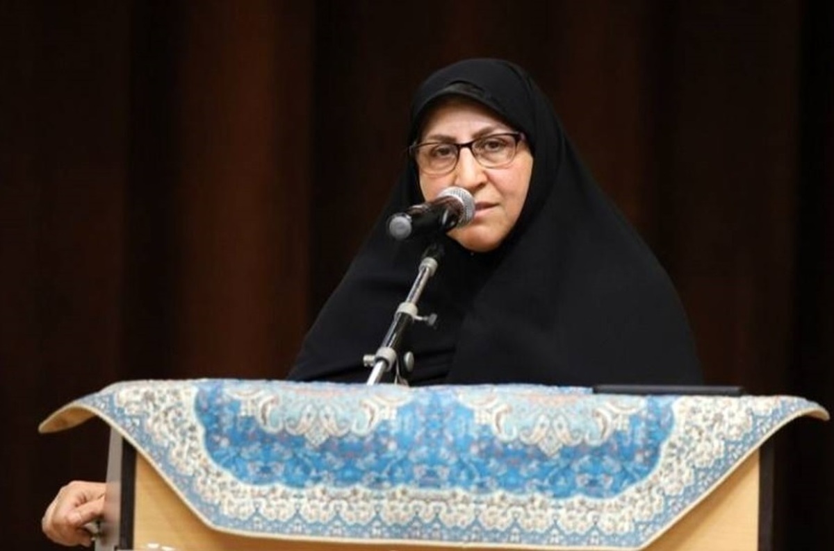 آنچه خود معلم است از آنچه درس میدهد، مهمتر است