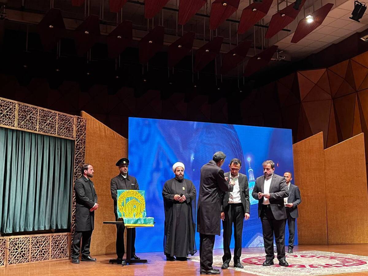 «حسن روحالامین» نشان خادمی رضوی دریافت کرد
