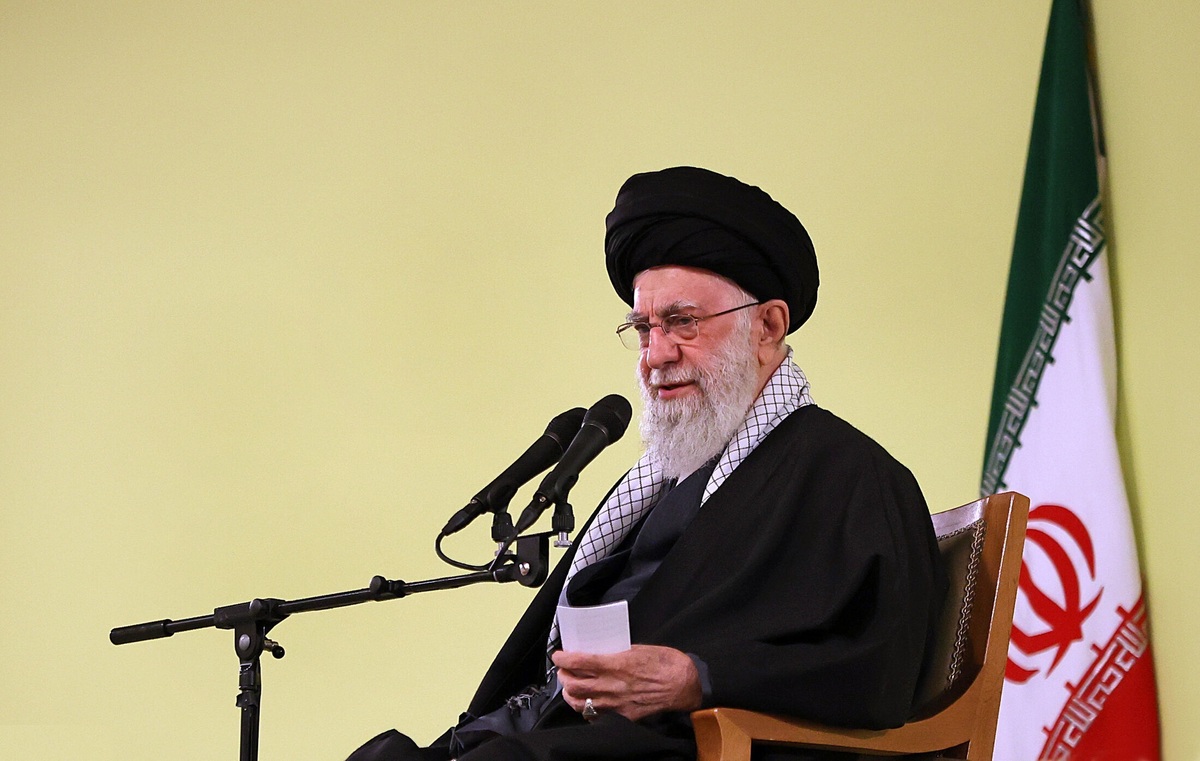 رهبر انقلاب: به برکت شهادت شهید زاهدی عظمت جمهوری اسلامی ایران ظاهر شد