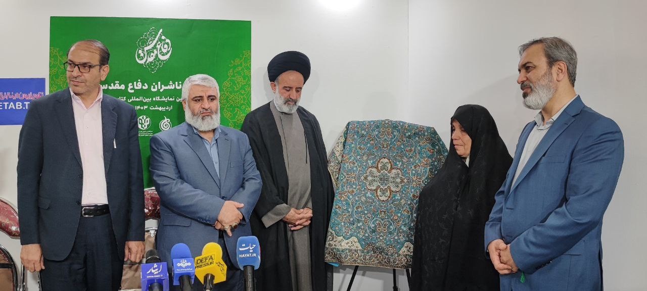 ۱۰ عنوان کتاب نشر شاهد رونمایی شد/ تجلیل از نویسنده اثر مورد تقریظ رهبر معظم انقلاب ۱۰ عنوان کتاب نشر شاهد رونمایی شد/ تجلیل از نویسنده اثر مورد تقریظ رهبر معظم انقلاب