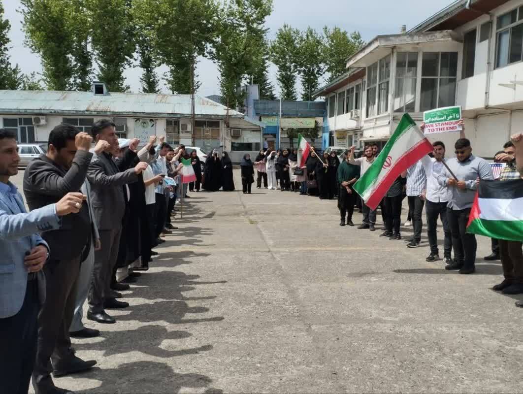 ضرب و شتم دانشجویان توسط پلیس آمریکا با شعار آزادی بیان! ضرب و شتم دانشجویان توسط پلیس آمریکا با شعار آزادی بیان!