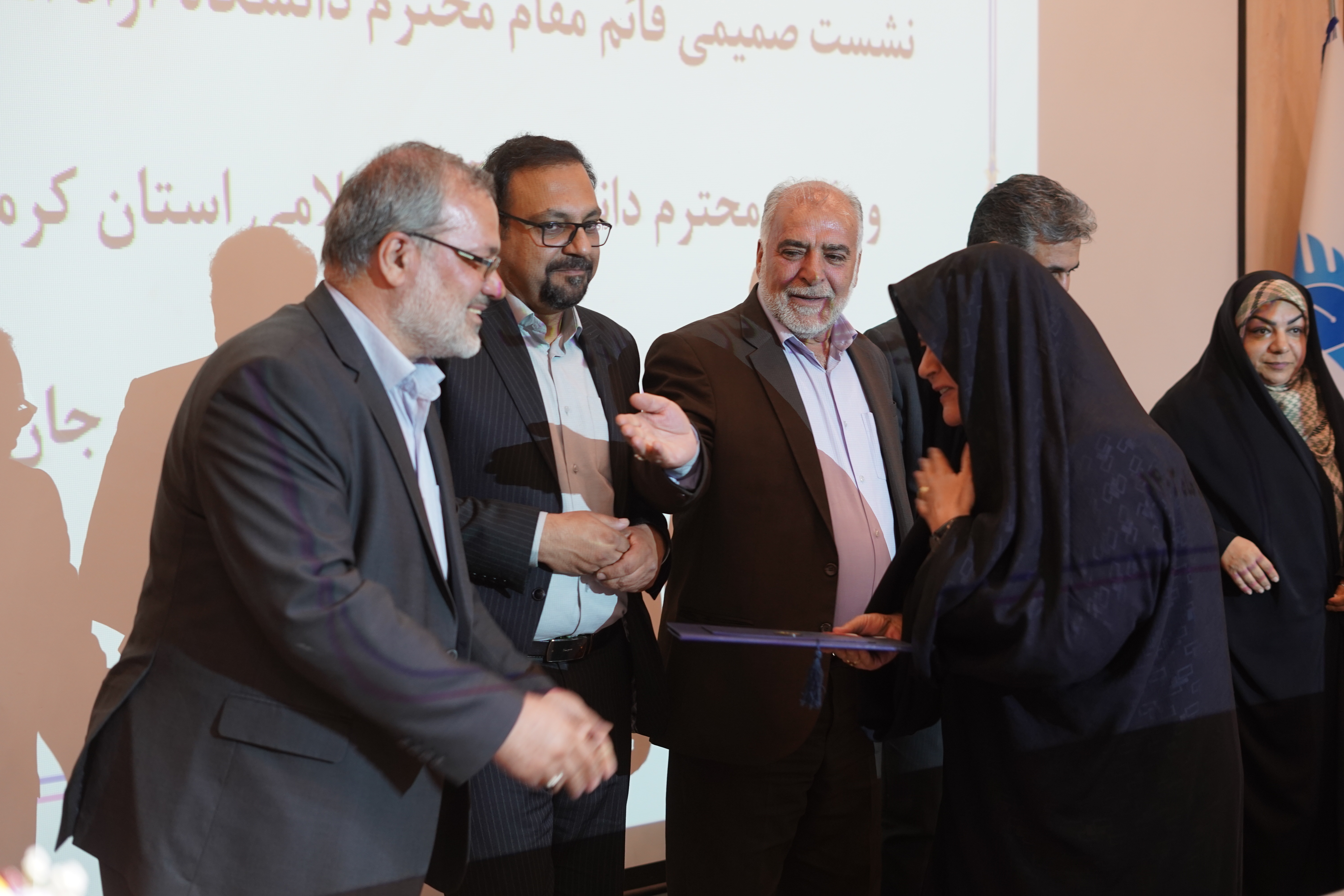 کمک دانشگاه آزاد سیرجان به صنایع در جذب پروژه‌های تحقیقاتی و قطعه‌سازی