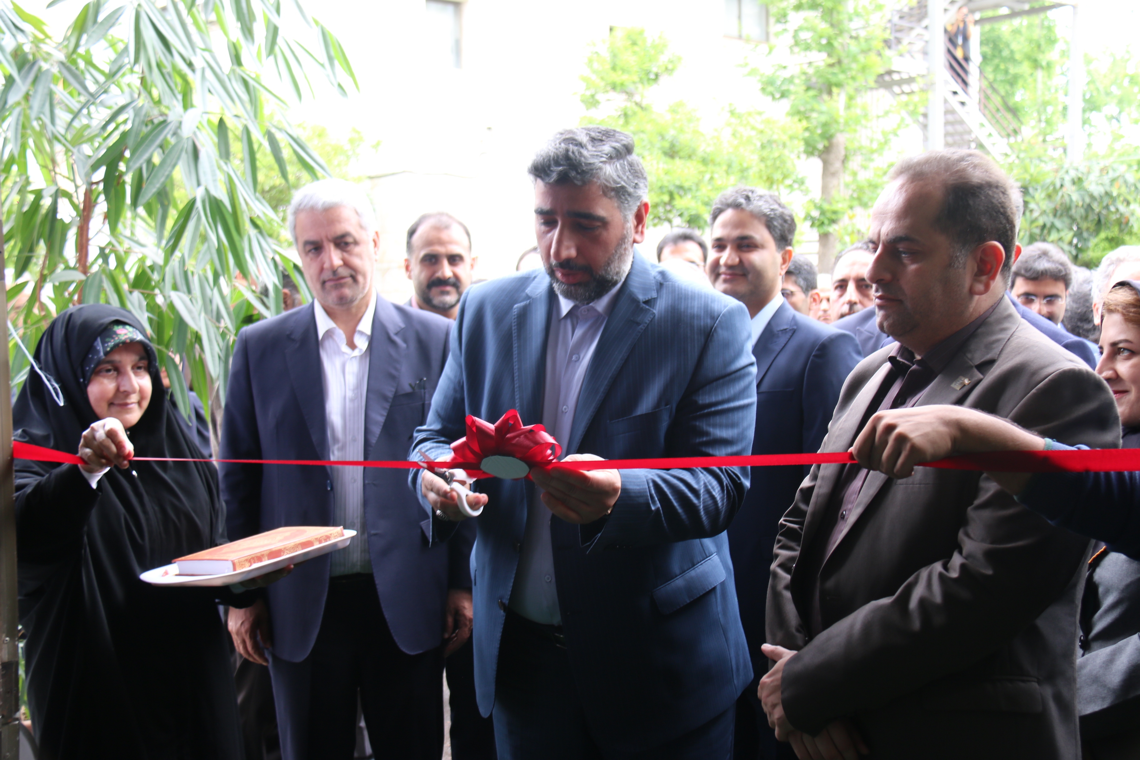 دولت از ظرفیت دانشگاه آزاد برای اشتغالزایی و رونق کسب و کار بهره میبرد دولت از ظرفیت دانشگاه آزاد برای اشتغالزایی و رونق کسب و کار بهره میبرد