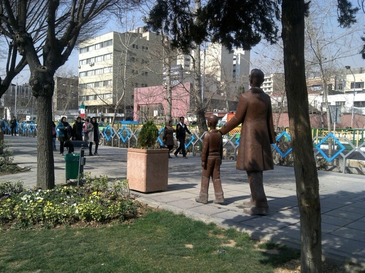 تاثیر مکان و فضای محیطی بر احجام شهری  نابینایی در حاشیه‌های شهر