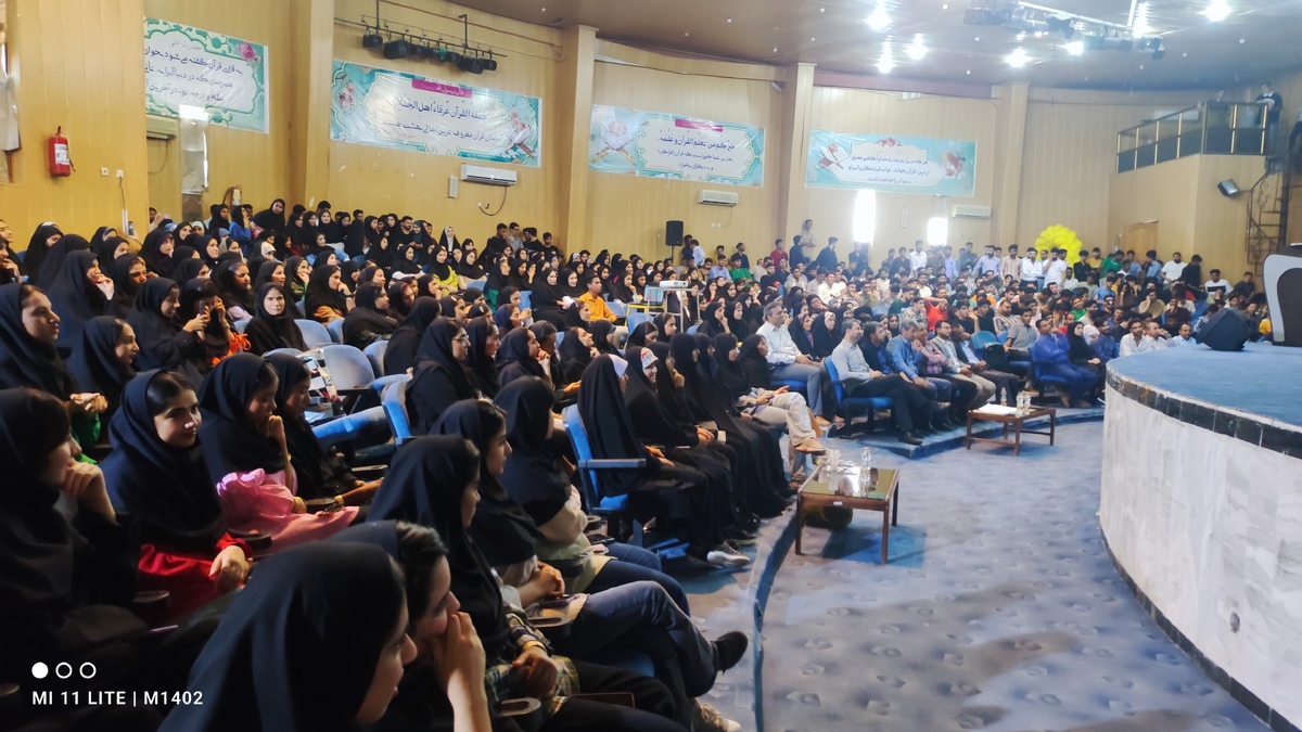 اهتزاز پرچم مهر رضا(ع) در دانشگاهها روز دختران با دهه کرامت گره خورد+ عکس و فیلم