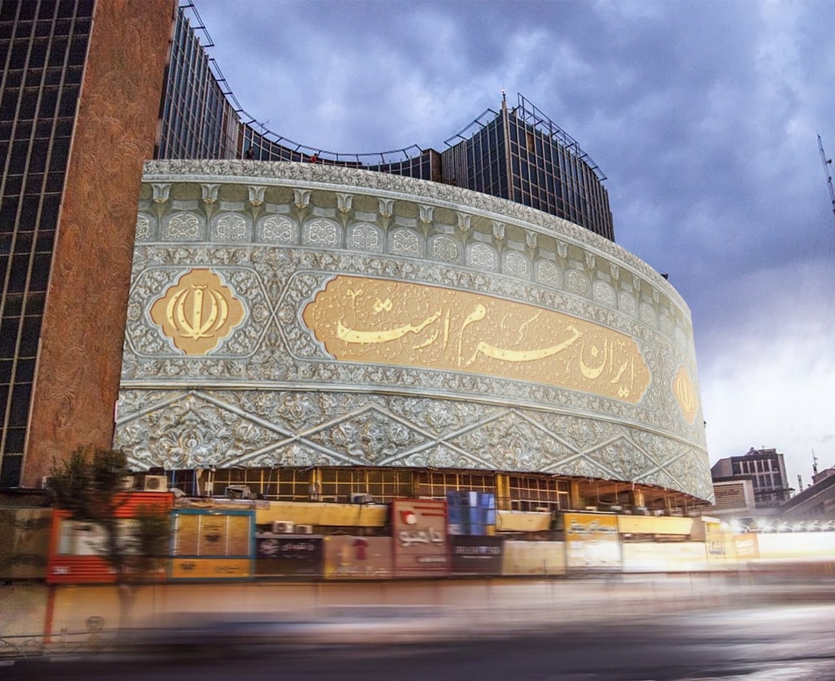دیوارنگاره «ایران حرم است» در میدان ولیعصر(عج) رونمایی شد
