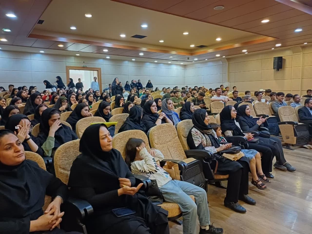 اهتزاز پرچم مهر رضا(ع) در دانشگاهها/ شمیم عطر رضوی در شهرها پیچید اهتزاز پرچم مهر رضا(ع) در دانشگاهها/ شمیم عطر رضوی در شهرها پیچید