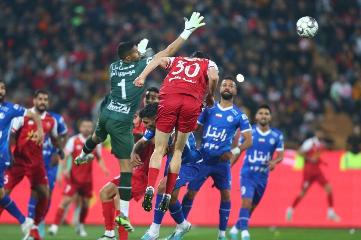 پیشکسوت پرسپولیس: اگر نمیخواهند استقلال قهرمان شود چرا صدرنشین است؟ شرف واقعی زمانی بود که ما بازی میکردیم