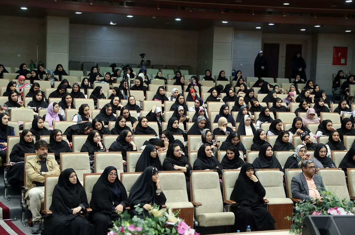 دورهمی دختران بهار در جشن دخترانه دورهمی دختران بهار در جشن دخترانه