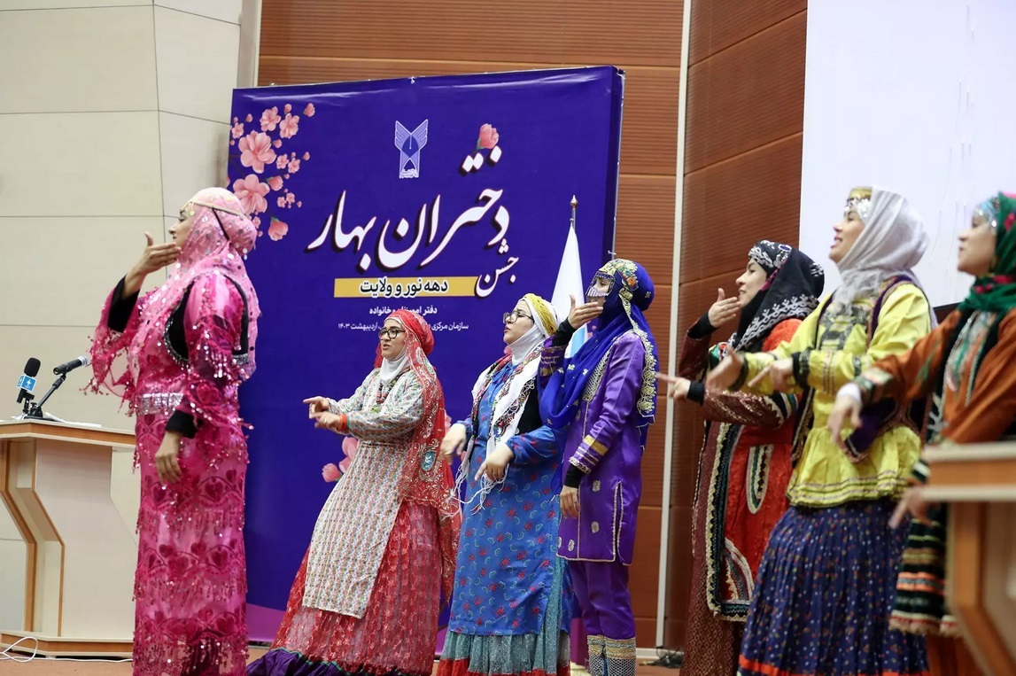 دورهمی دختران بهار در جشن دخترانه دورهمی دختران بهار در جشن دخترانه