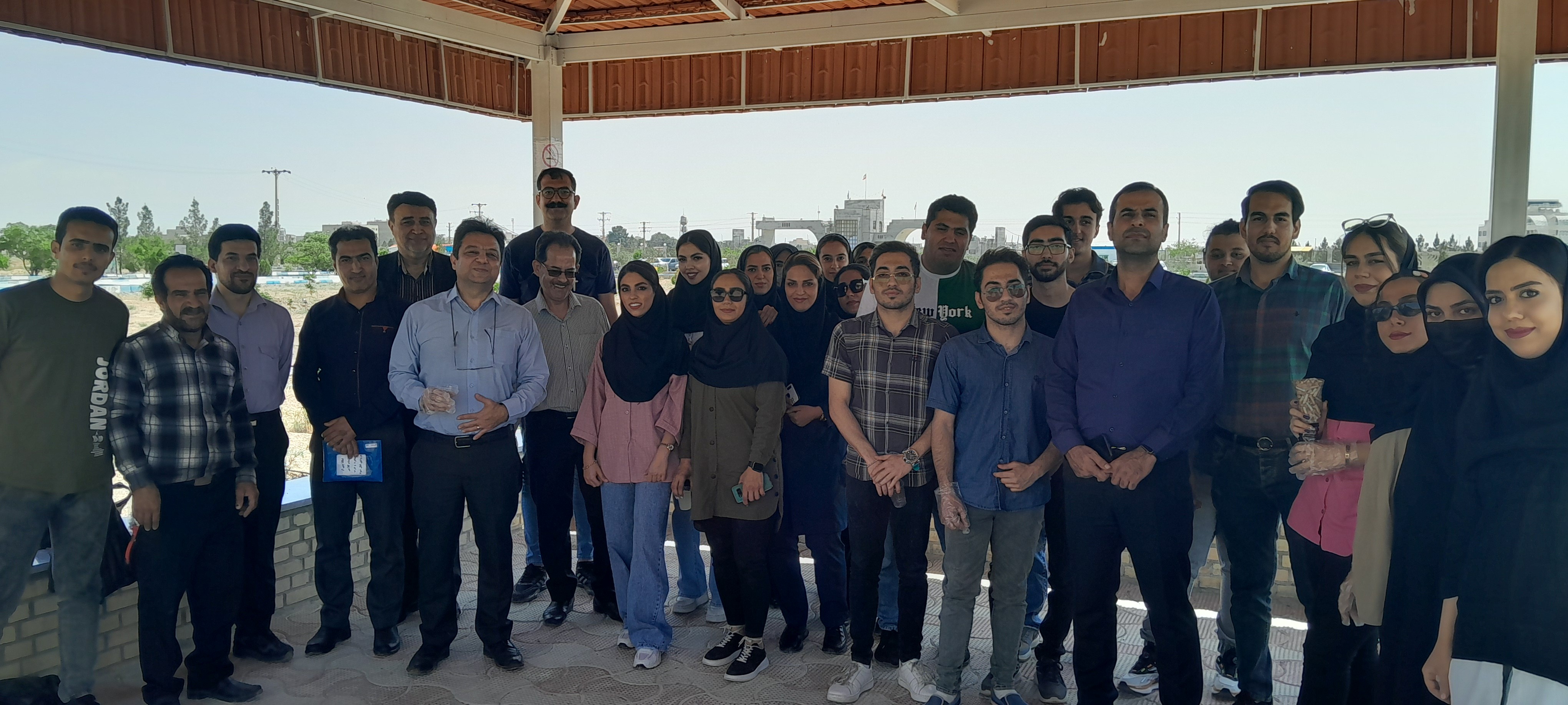 اجرای پویش سبز جمع&zwnj;آوری آلاینده&zwnj;های محیط زیستی در دانشگاه آزاد شاهین&zwnj;شهر