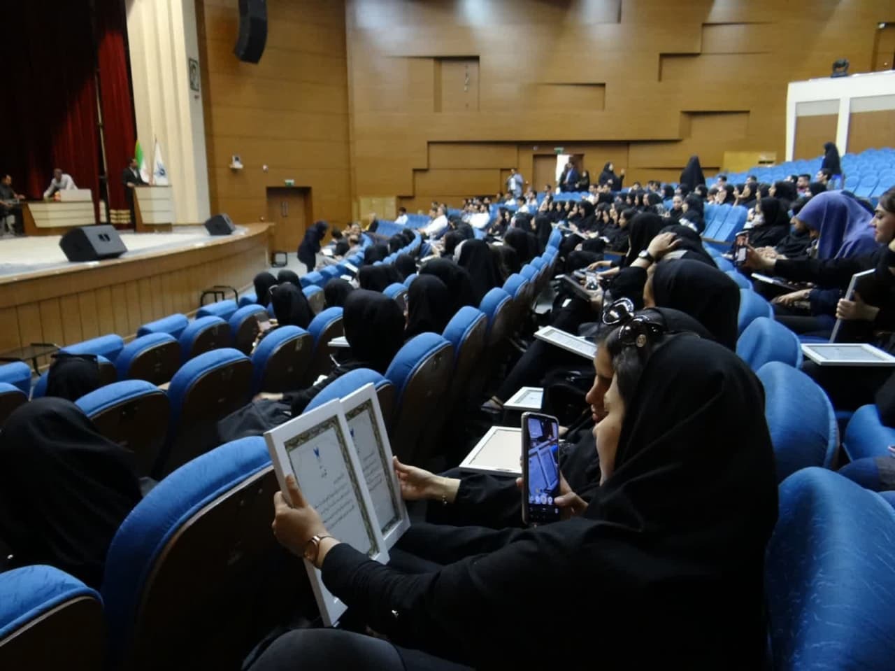 دانشجویان نخبه و ممتاز علمی به کمک دانشگاه آزاد اصفهان بیایند