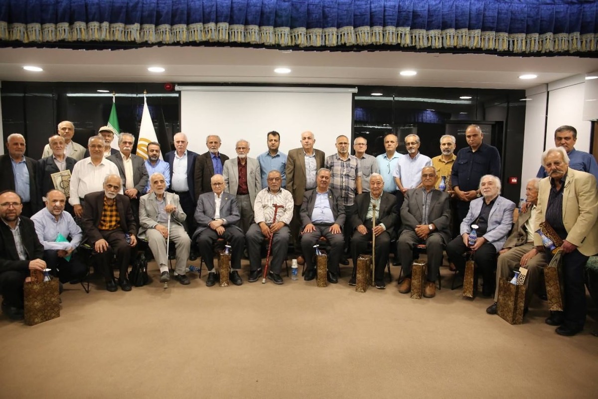 تقدیر از هنرمندان گچبر در موزه زمان   لزوم استفاده مستمر از هنرمندان گچبر در مرمت ابنیه تاریخی