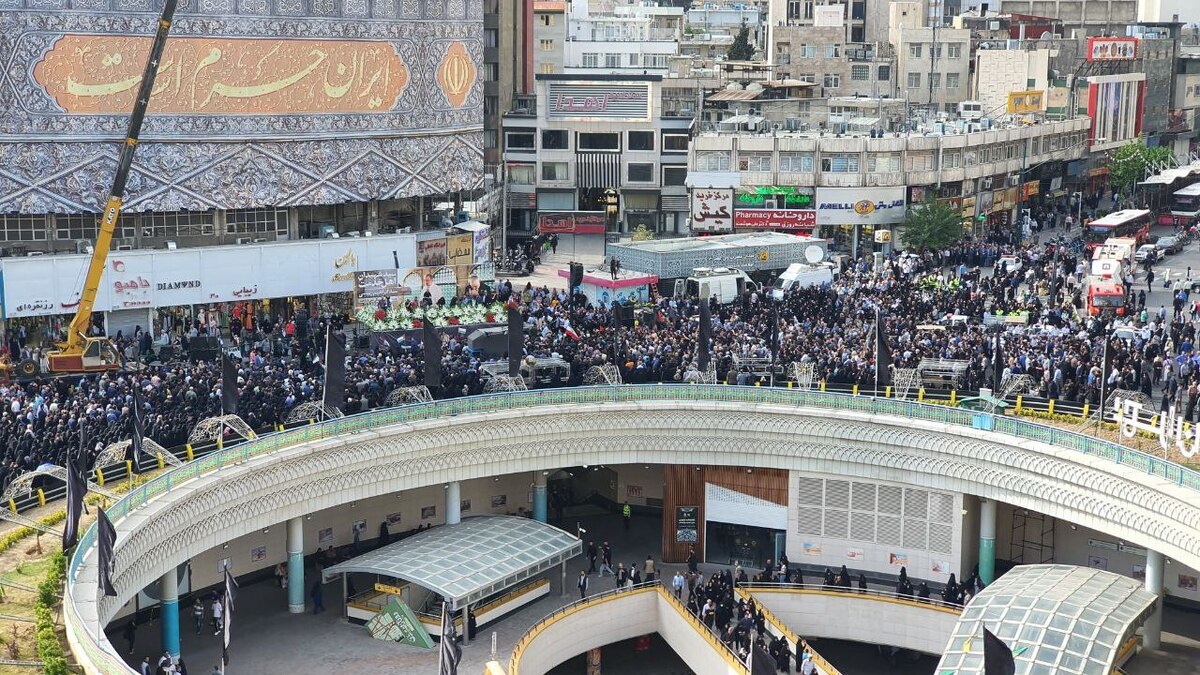 آغاز اجتماع امام رضاییها در میدان ولیعصر به یاد رئیس جمهور شهید و یارانش+ عکس