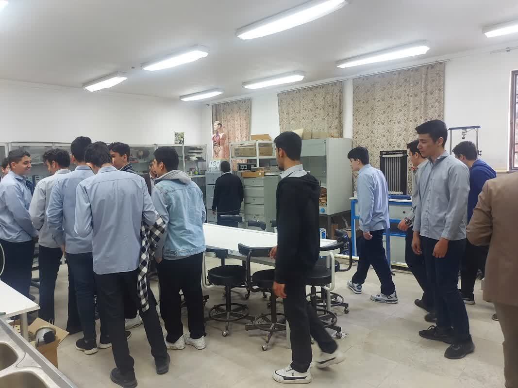 بازدید دانشآموزان مدارس میاندوآب از دانشگاه آزاد اسلامی بازدید دانشآموزان مدارس میاندوآب از دانشگاه آزاد اسلامی