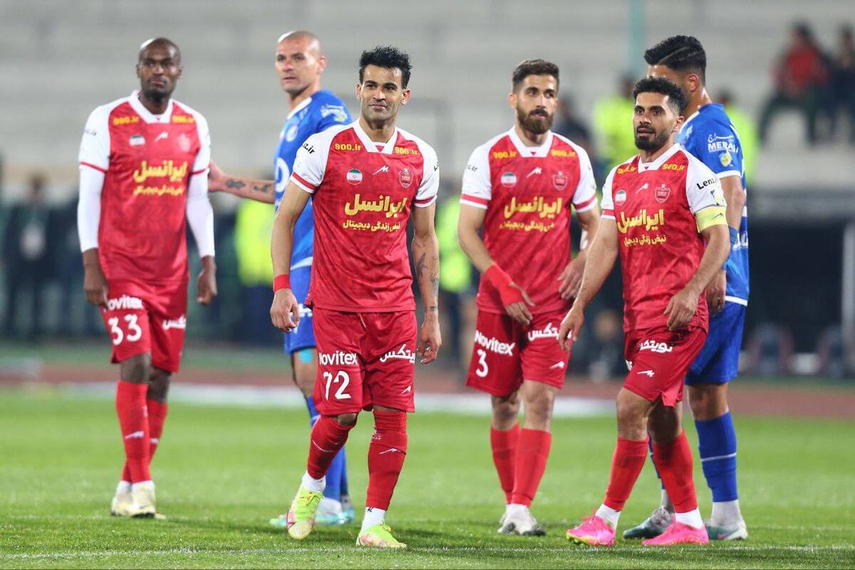 آشوبی: پرسپولیس بدون توجه به بازیهای استقلال میتواند فاصله یک امتیازی را جبران کند در مورد رفیعی جای نگرانی وجود ندارد