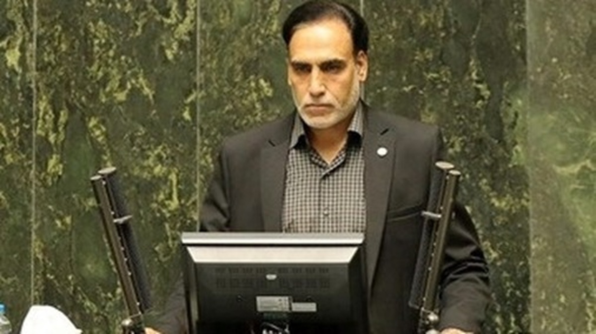 انتقاد از رفیق بازی مدیران ورزشی در اصفهان/ وزیر ورزش به این بازی مار و پله خاتمه دهد