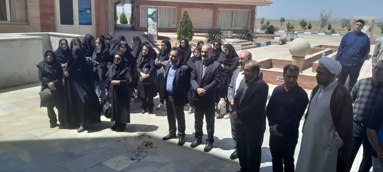 برخورد خشن آمریکا با دانشجویان چهره واقعی این رژیم را نشان داد برخورد خشن آمریکا با دانشجویان چهره واقعی این رژیم را نشان داد